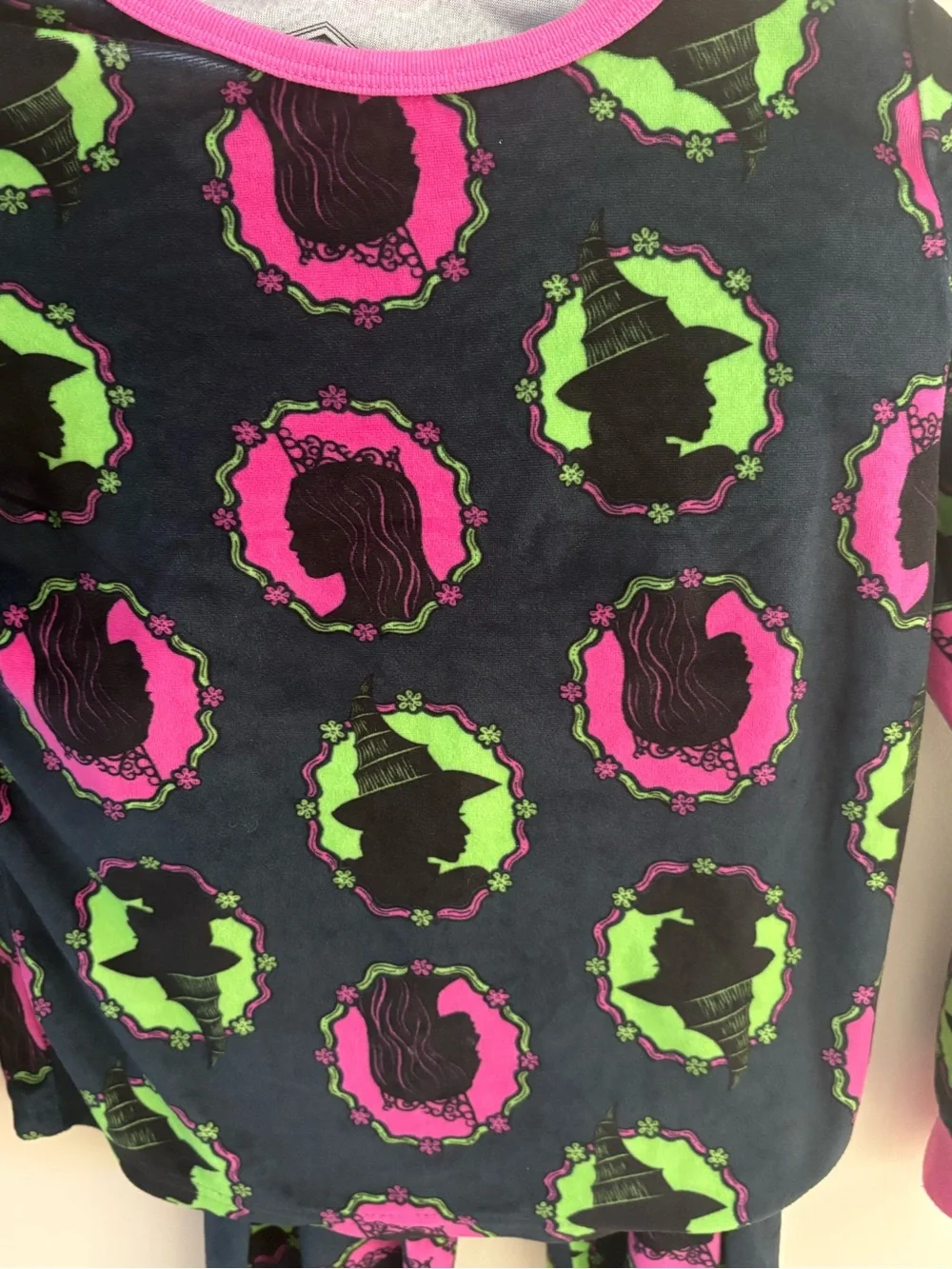 Kids “Wicked”Pajama Set with Pink & Lime Pattern Soft Size 8  Excellent Shape